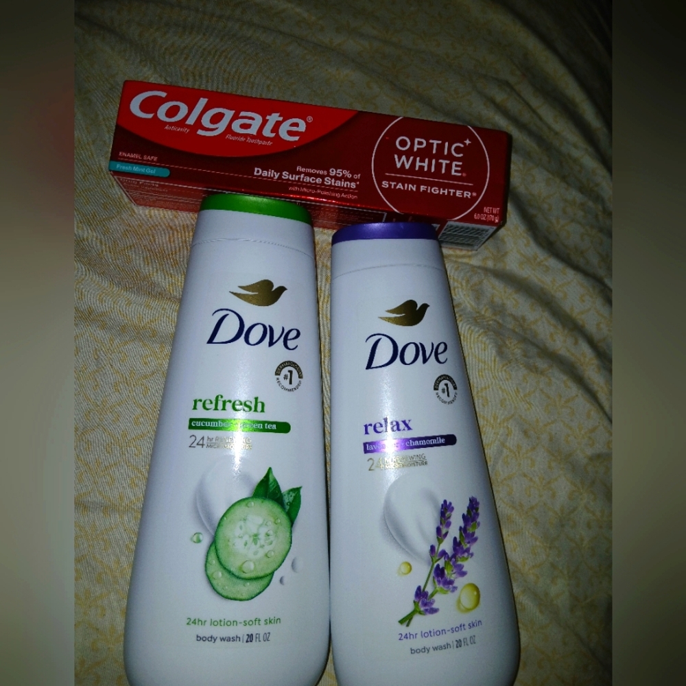 Dove Body Wash Set with Colgate Toothpaste